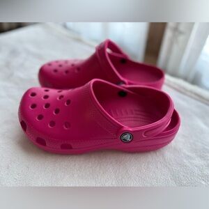 Classic Women’s Hot Pink Crocs Size 7